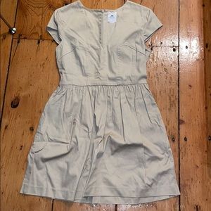 Woman’s khaki Dress
